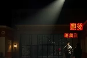 《雪线之上》登山者与雪坡上的长影子