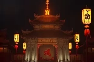 《桥洞民谣》桥洞下临时搭建的小舞台